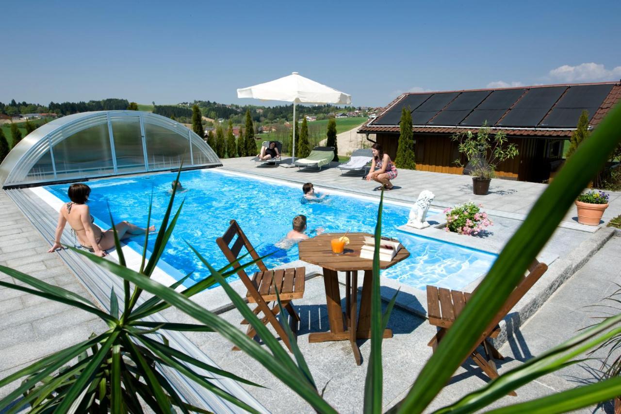 Pension Ambros Büchlberg Екстериор снимка