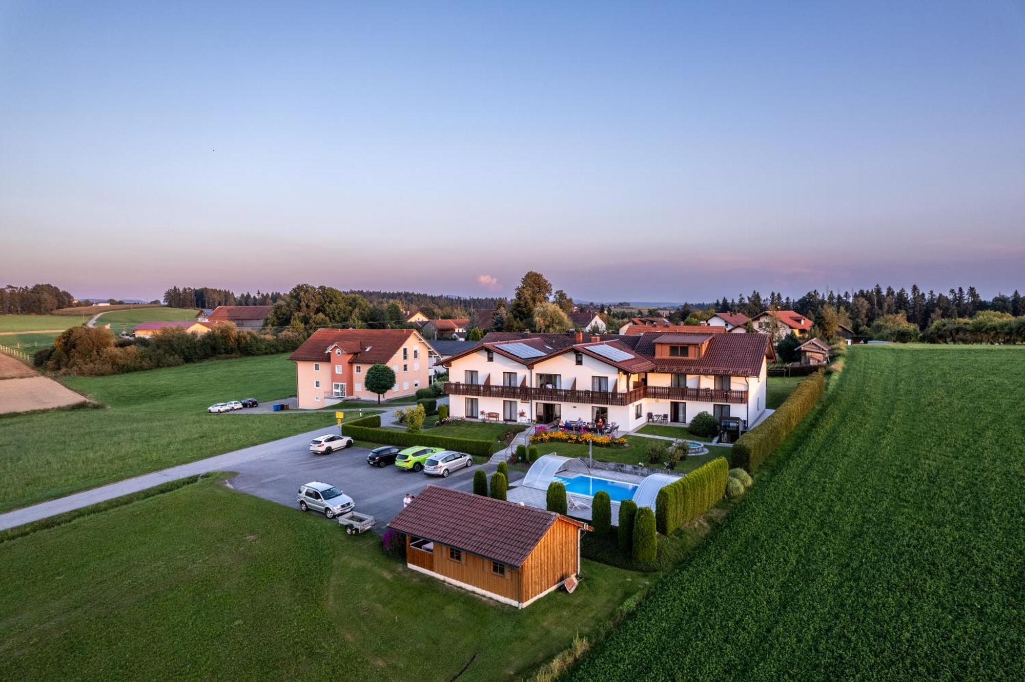 Pension Ambros Büchlberg Екстериор снимка